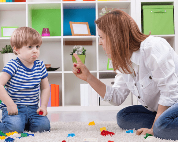 للوالدين.. لا تستخدموا هذه الجمل أبداً مع أطفالكم