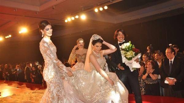 العروس حورية فرغلي تسقط أرضاً في عرض هاني البحيري