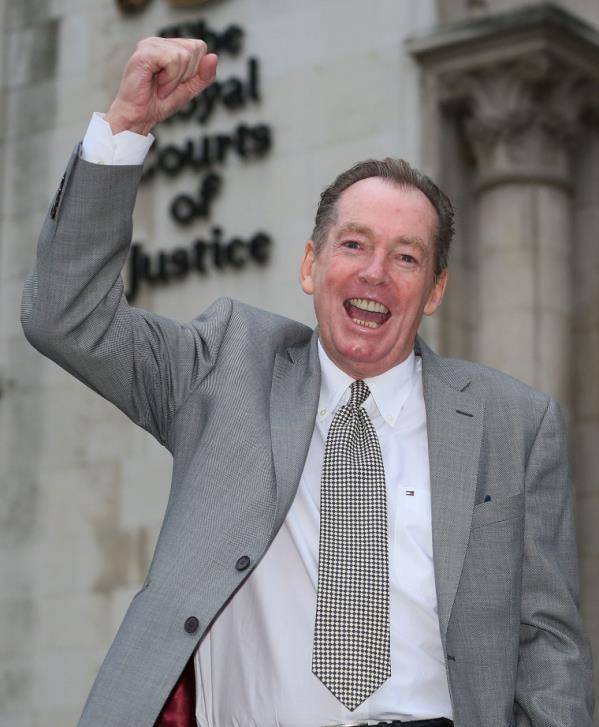 بريطاني يربح قضية ضد Apple بعد حذف بياناته من الجوال