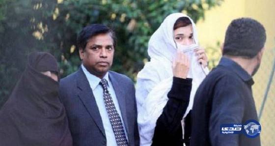 فتاه ممنوعة من الذهاب الى المدرسة او الخروج بسبب جمالها