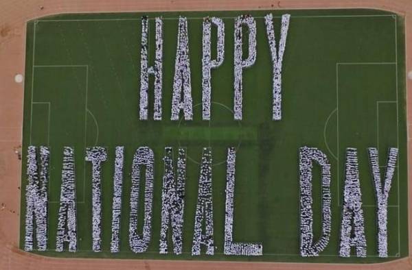 دبي تدخل موسوعة غينيس بـ أكبر جملة بشرية!