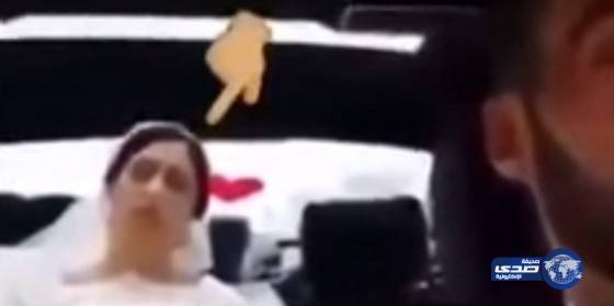 بالفيديو .. عروس تدخل في نوم عميق أثناء زفافها