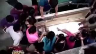 بالفيديو.. أخرجوا ابنتهم من قبرها بعدما سمعوا صوتها