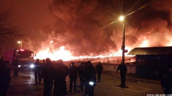 حريق هائل يلتهم 250 محلا تجاريا في تركيا