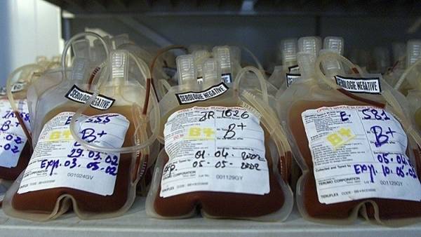 الولايات المتحدة تلغي حظر تبرع المثليين بالدم