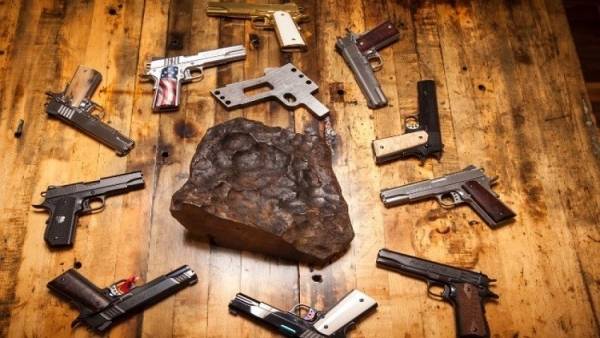 شركة أمريكية تصنع مسدسا نيزكيا تبلغ قيمة مليون دولار