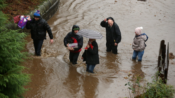 بالصور.. فيضانات غير مسبوقة تغرق بريطانيا