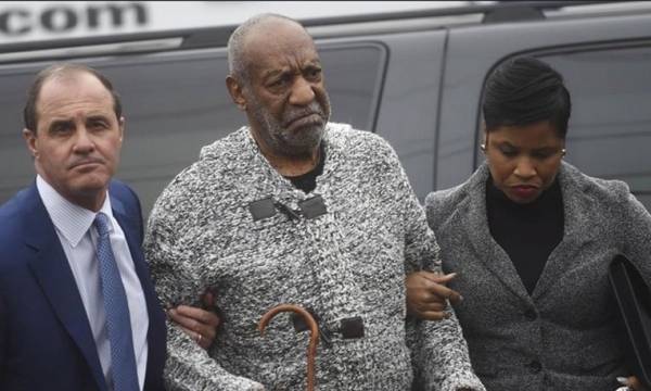 اتهام الكوميدي الأمريكي بيل كوسبي بالاعتداء الجنسي