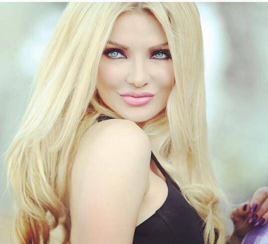 ميريام كلينك تفوز بمسابقة الفستان الاكثر عريا فى حفلات رأس السنة