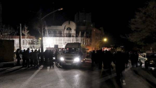 طهران تتعهد بمنع تكرار الاعتداءات على سفارات أجنبية