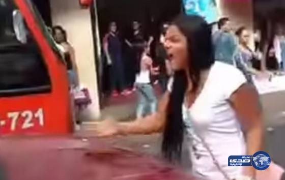 بالفيديو..  شاهد ردة فعل امرأة بعد ضبط زوجها مع عشيقته