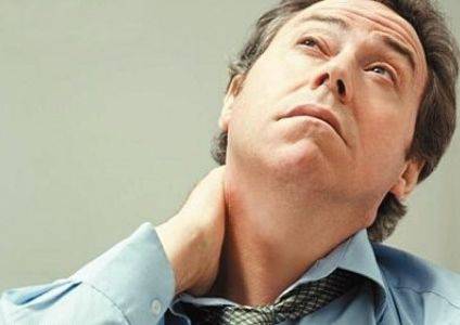 دراسة: طقطقة الرقبة قد تؤدي إلى شلل رباعي