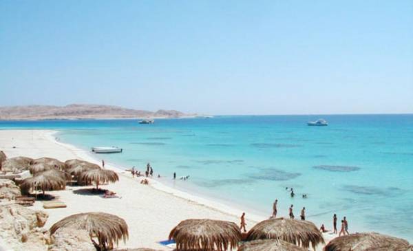 مصر: مسلحون يهاجمون فندقا ويفتحون النار على السياح