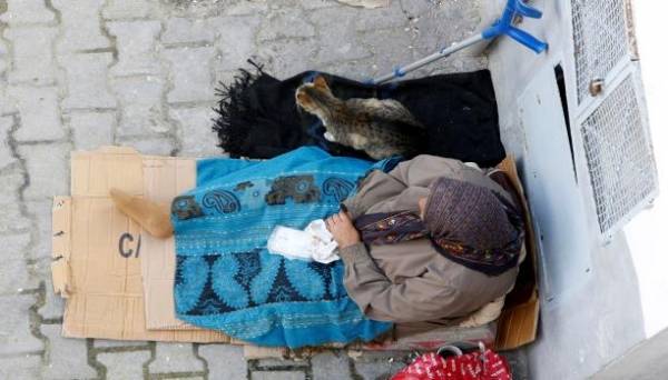 متسولة تونسية تموت.. لن تصدق ماذا وجدوا في منزلها؟!