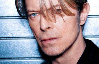 مذيعة تعلن وفاة ديفيد كاميرون «بالخطأ» بدلا من المغني ديفيد بوي