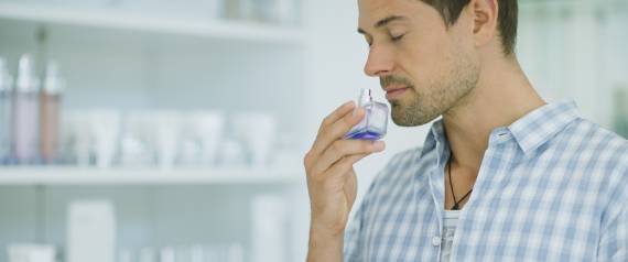 عزيزي الرجل: إليك أكثر العطور قرباً إلى قلب المرأة!