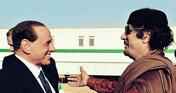 برلسكوني: سقوط القذافي ليس ثورة وإنما مؤامرة فرنسية