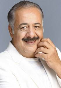 صور صادمة.. شاهد كيف أصبح أيمن زيدان بعد وفاة إبنه الأصغر