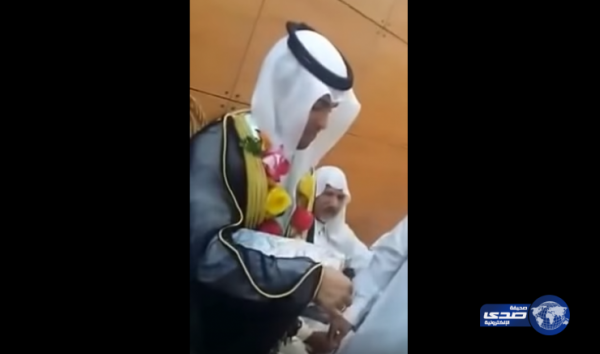 أغرب هدية تلقاها عريس في حفل زفافه!!