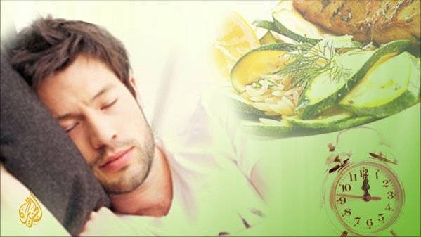 الأطعمة الغنية بالسكر والدهون المشبعة تقلق منامك