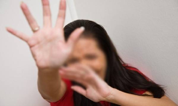 اغتصبها ثلاثة رجال.. سامحت واحد منهم لماذا..!!؟ صورة