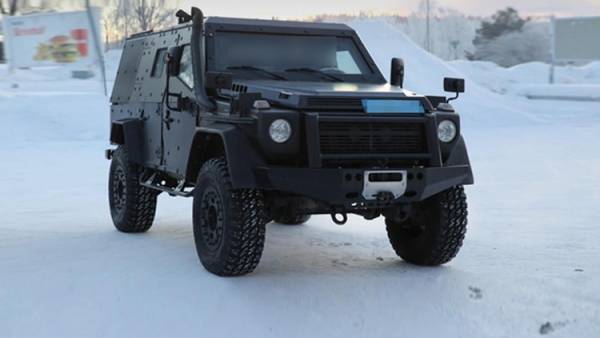 مرسيدس تختبر سيارتها المصفحة في مناطق قطبية