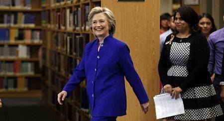 كلينتون تتعهد بالوقوف بجانب إسرائيل وتندد بمقاطعتها