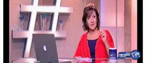 شاب يبيع صور امه العارية للغرباء!!