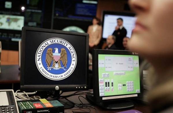 قائد بالبحرية الأمريكية يعترف بتسريب معلومات سرية