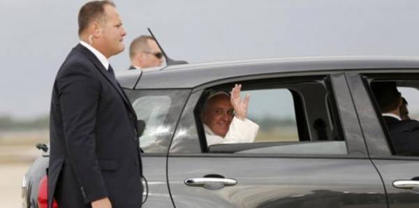 بيع سيارة استخدمها البابا أثناء زيارته لأمريكا بـ 82 ألف دولار