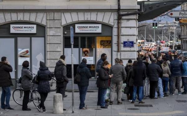 سويسرا تعتزم منح 2400 دولار شهريا لكل مواطن