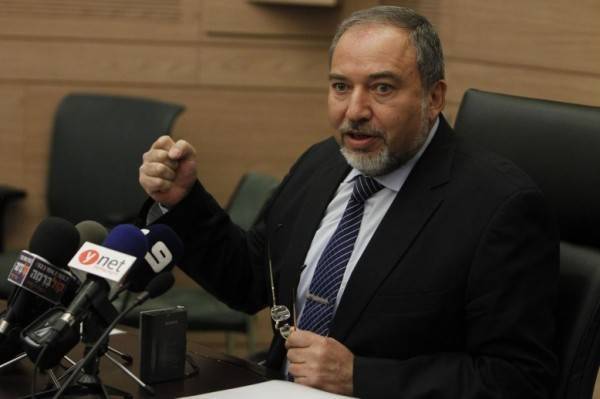 ليبرمان يطالب باغتيال هنية