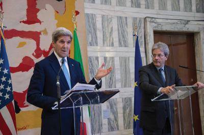 «لوفيغارو»: فرنسا تضع مخططات التدخل العسكري في ليبيا