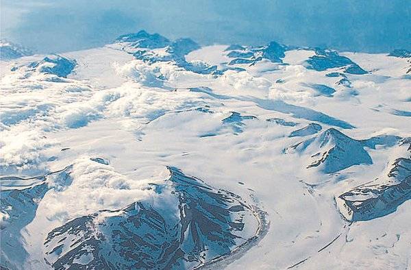 سعودي يسعى للصلاة ورفع الآذان في القطب المتجمد الشمالي! صور