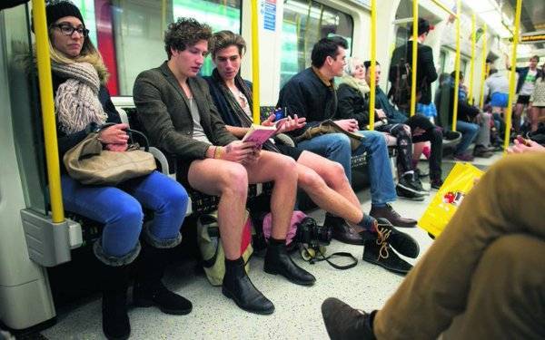 اليوم العالمي للتجوّل بدون سروال في أنفاق نيويورك