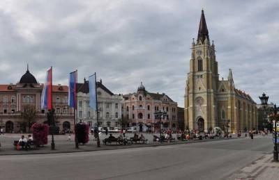 عزل وزير الدفاع الصربي بعد إهانته صحفية