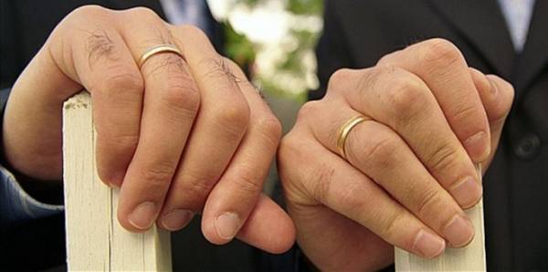 بالفيديو...شاهد أول حفل زواج لـ”شواذ” في الشرق الأوسط