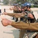 الشرطة الهندية تستخدم النبال في تفريق الحشود