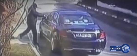 بالفيديو.. عملية اغتيال بوضح النهار في تركيا