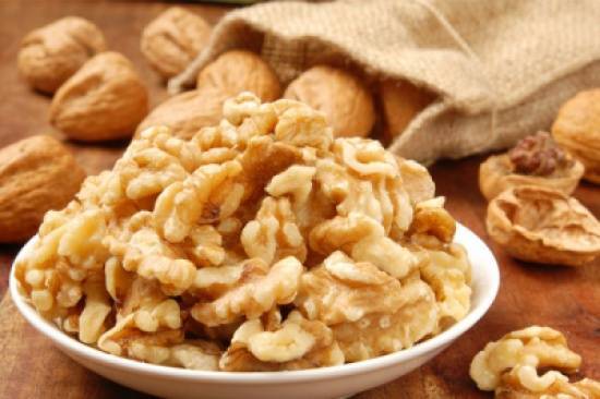 5 حبات من اللوز والجوز يومياً لتقوية الدماغ