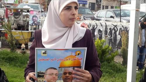 زوجة القيق للفصائل: لن اقبل منكم العزاء باستشهاده