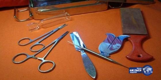 ختان سيدة بعد عام من زواجها في حضور شقيق زوجها وحماتها !!