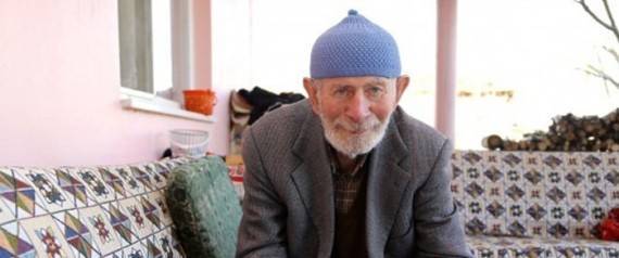 تركي يستعد لامتحان قبول الجامعة بعد أن بلغ الـ71 لتحقيق حلمه