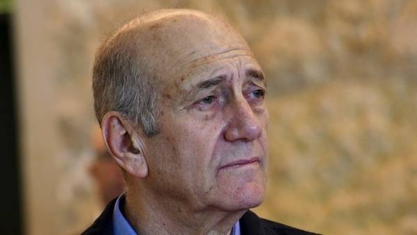 إسرائيل.. أولمرت يدخل السجن