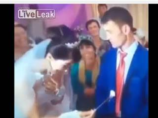 عريس يغضب ويضرب العروس امام الناس لسبب غريب.. شاهد الفيديو