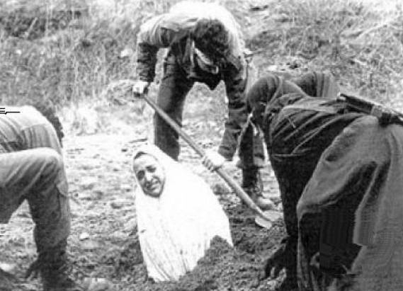 فتاة باكستانية ترجم حتى الموت لأنها كانت تمتلك شيء نمتلكه جميعاً!