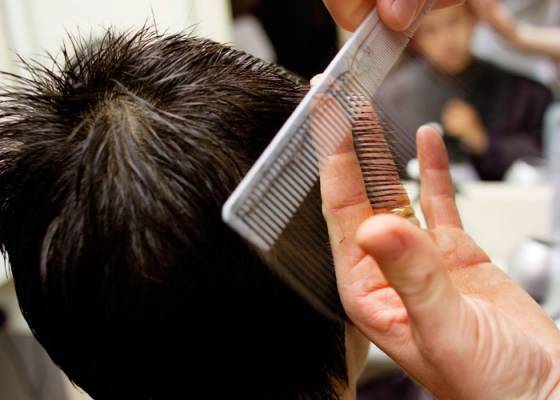 بلدة كندية تبحث عن مصفف شعر..!