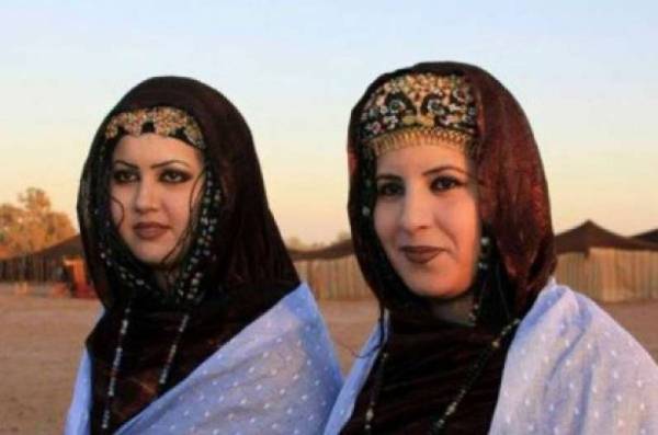 المجتمع المغربي الصحراوي يحتفي بالمطلقة ويستقبلها بالدفوف