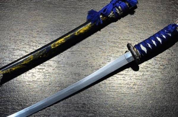 ممثل ياباني يقتل نفسه بالسيف على خشبة المسرح!