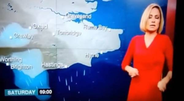 شاهد بالفيديو.. مذيعة الطقس بقناة BBC تنهار على الهواء مباشرةً
